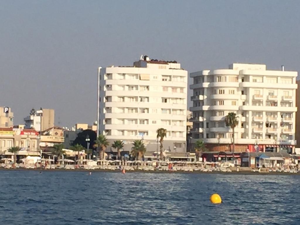 Alex Beach Apartment 51 Larnaca Bagian luar foto