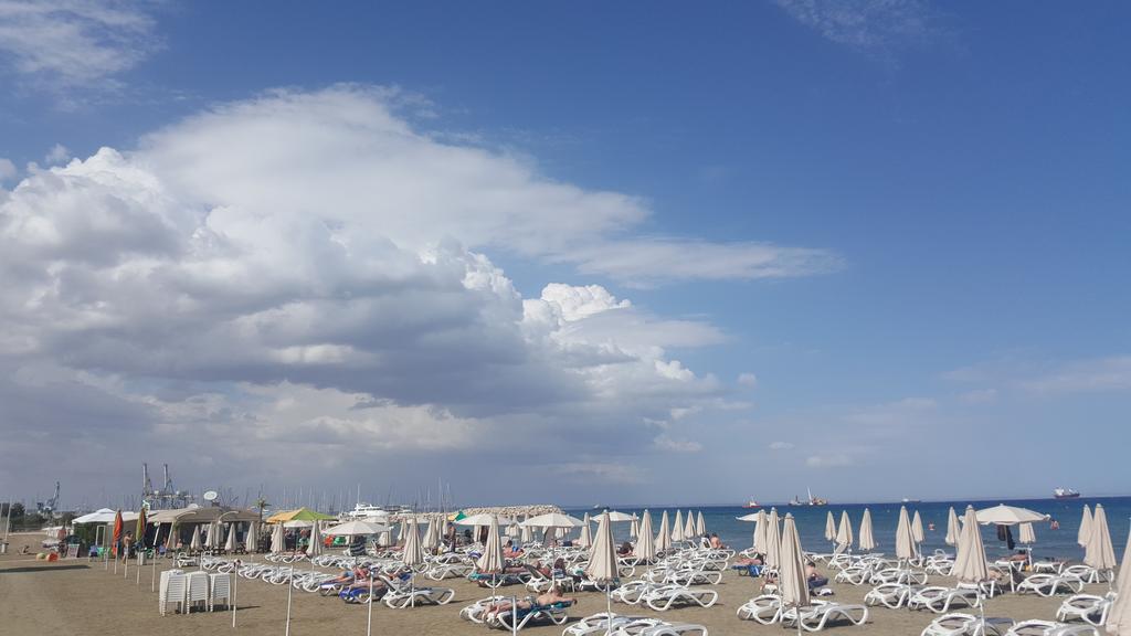 Alex Beach Apartment 51 Larnaca Bagian luar foto